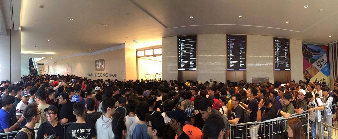 skrig trend Rettelse Why people queuing up to buy Adidas Originals YEEZY BOOST 350?