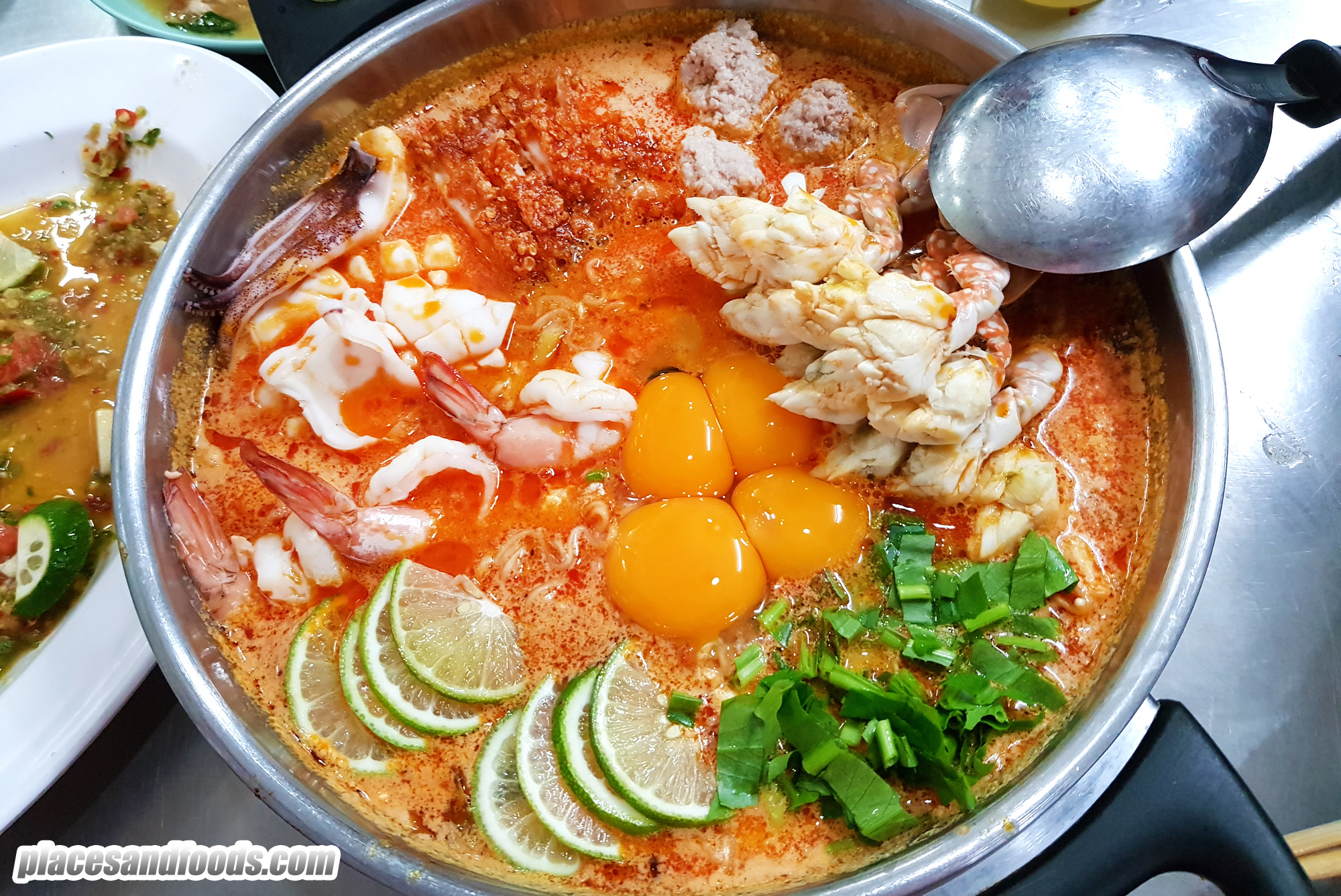 jeh-o-chula-popular-tom-yum-mama-noodles-in-bangkok