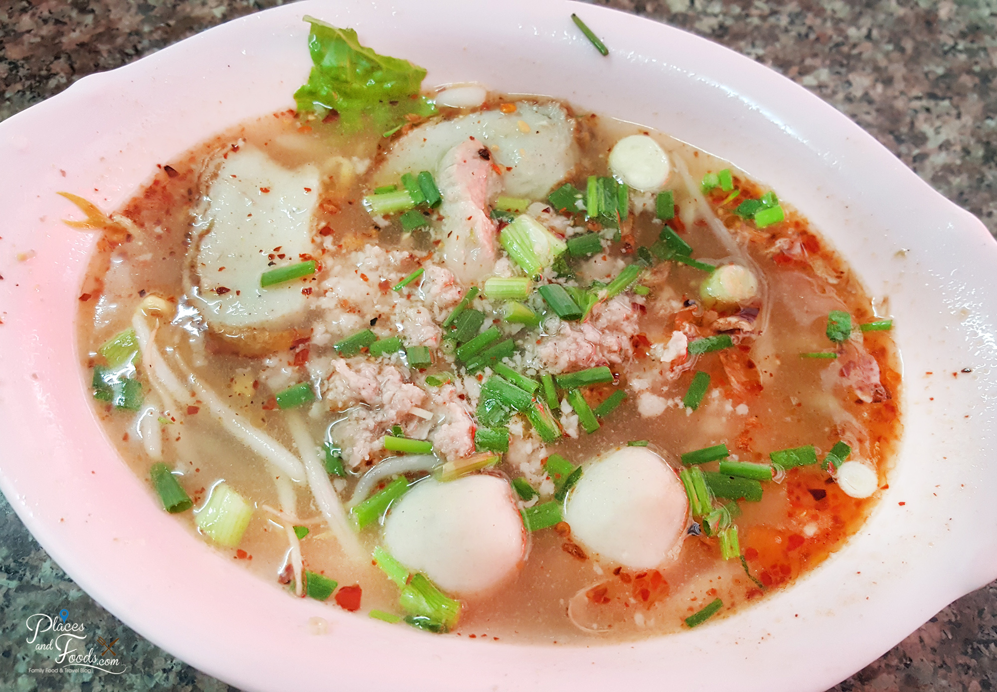 rung-rueang-famous-pork-noodles-sukhumvit-bangkok