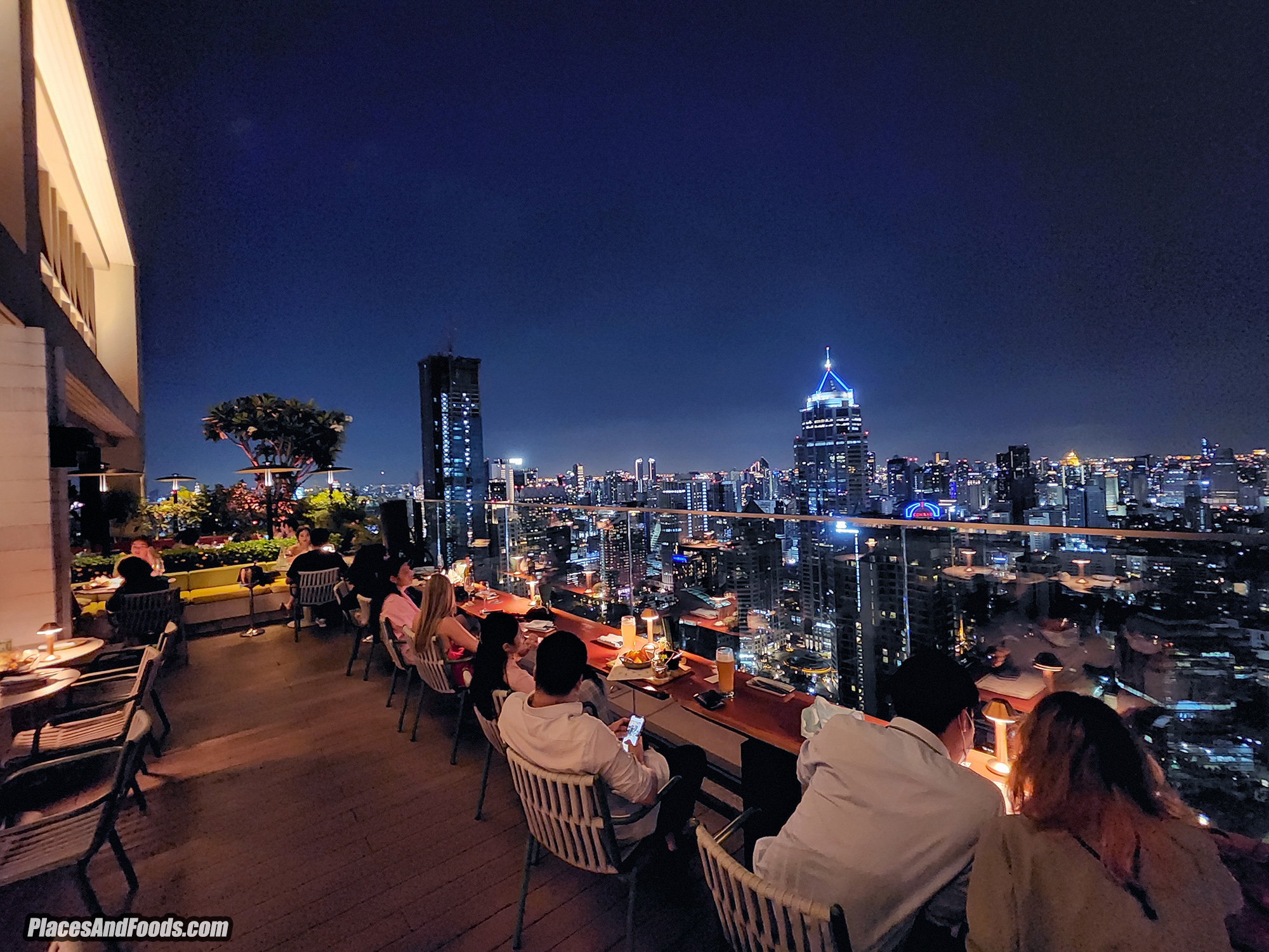 bar-yard-rooftop-bar-kimpton-maa-lai-hotel-bangkok